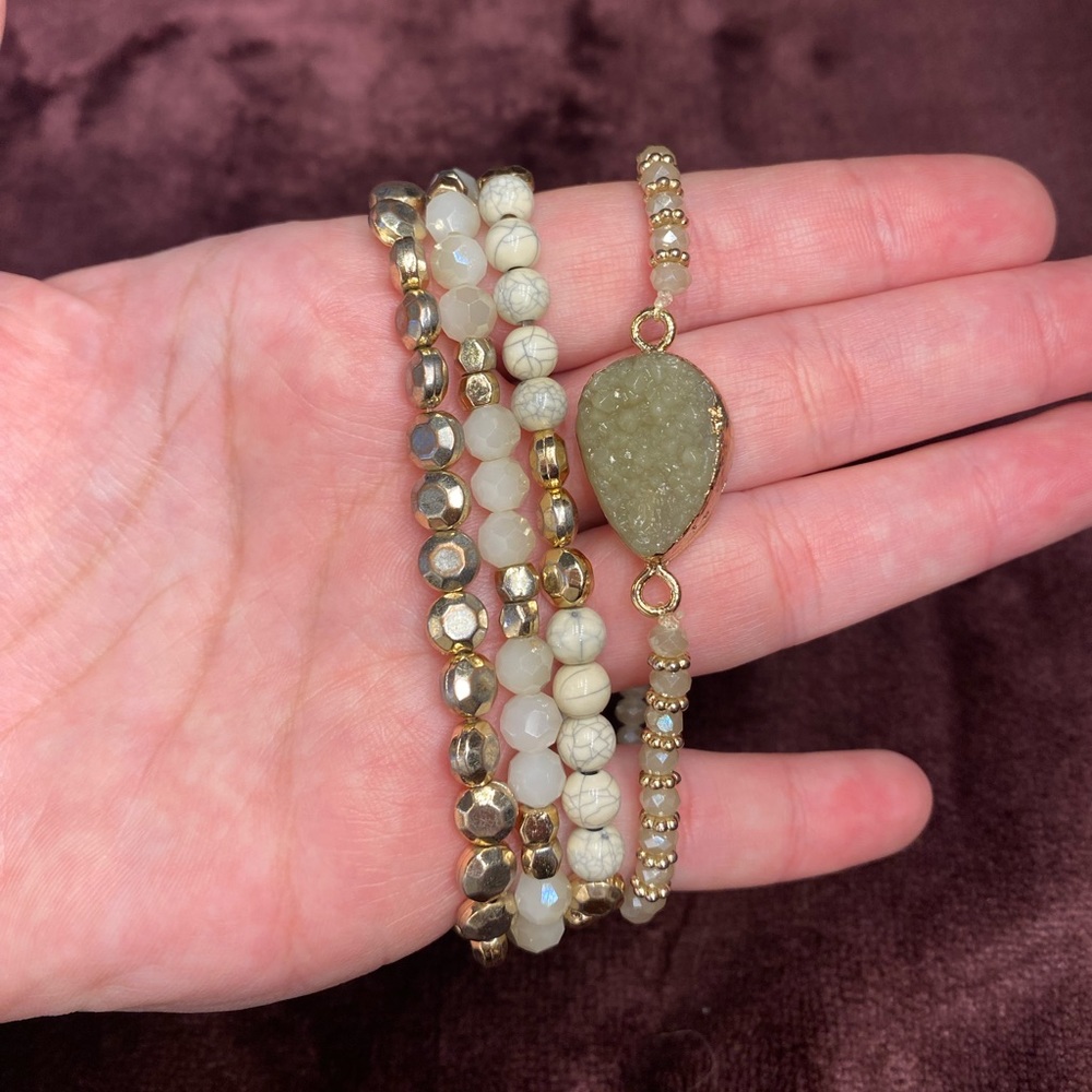 4 elastic bracelets - Picture 2 of 2